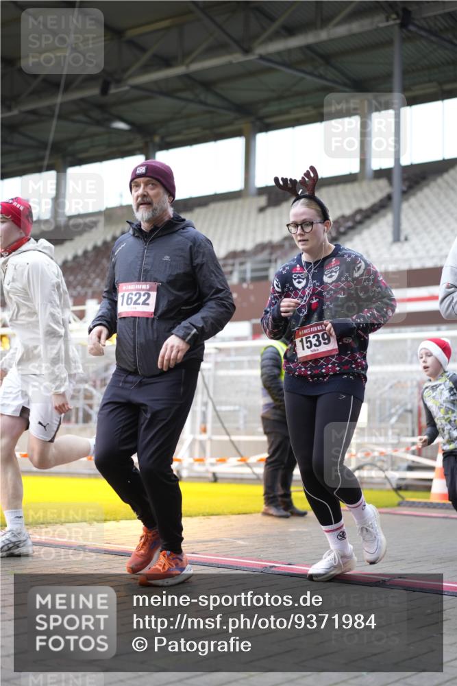 07.12.2025 - St. Pauli X-Mass-Run No. 15 Patografie http://msf.ph/oto/9371984 07.12.2025 11:47:42 Ziel 107, 121, 125, 131, 237, 245, 254, 1032, 1534, 1539, 1540, 1622, 1951, 2381, 2384, 2451, 2452, 2475, 3225, 3227, 3655, 3664 meine-sportfotos.de