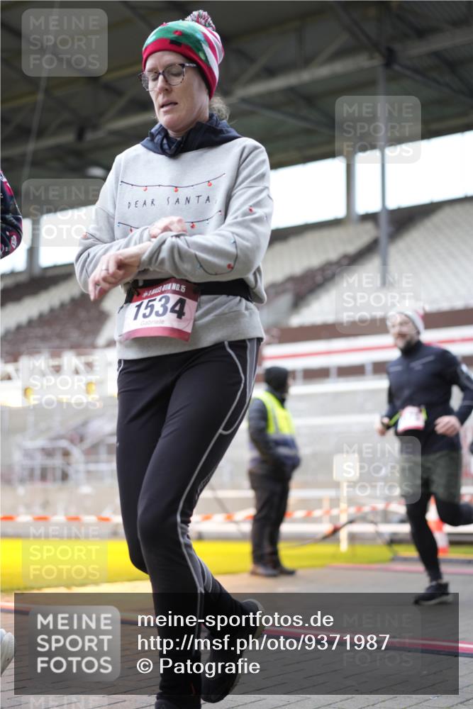 07.12.2025 - St. Pauli X-Mass-Run No. 15 Patografie http://msf.ph/oto/9371987 07.12.2025 11:47:43 Ziel 107, 121, 125, 131, 237, 245, 254, 1032, 1534, 1539, 1540, 1622, 1951, 2381, 2384, 2451, 2452, 2475, 2516, 3225, 3227, 4425, 4427 meine-sportfotos.de