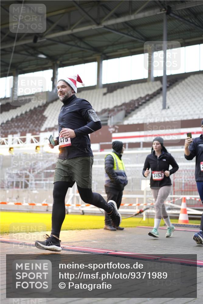 07.12.2025 - St. Pauli X-Mass-Run No. 15 Patografie http://msf.ph/oto/9371989 07.12.2025 11:47:44 Ziel 121, 237, 245, 254, 1032, 1534, 1539, 1540, 1622, 1951, 2381, 2384, 2451, 2452, 2475, 2516, 3225, 3227, 4425, 4427 meine-sportfotos.de