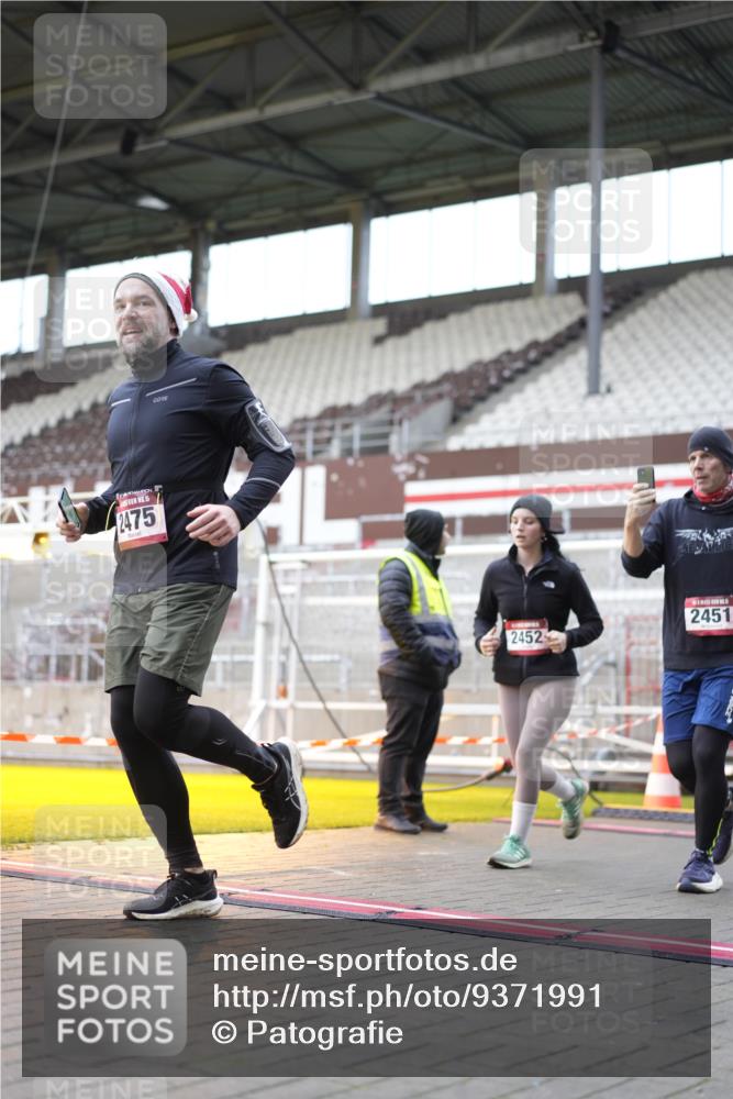 07.12.2025 - St. Pauli X-Mass-Run No. 15 Patografie http://msf.ph/oto/9371991 07.12.2025 11:47:44 Ziel 121, 237, 245, 254, 1032, 1534, 1539, 1540, 1622, 1951, 2381, 2384, 2451, 2452, 2475, 2516, 3225, 3227, 4425, 4427 meine-sportfotos.de