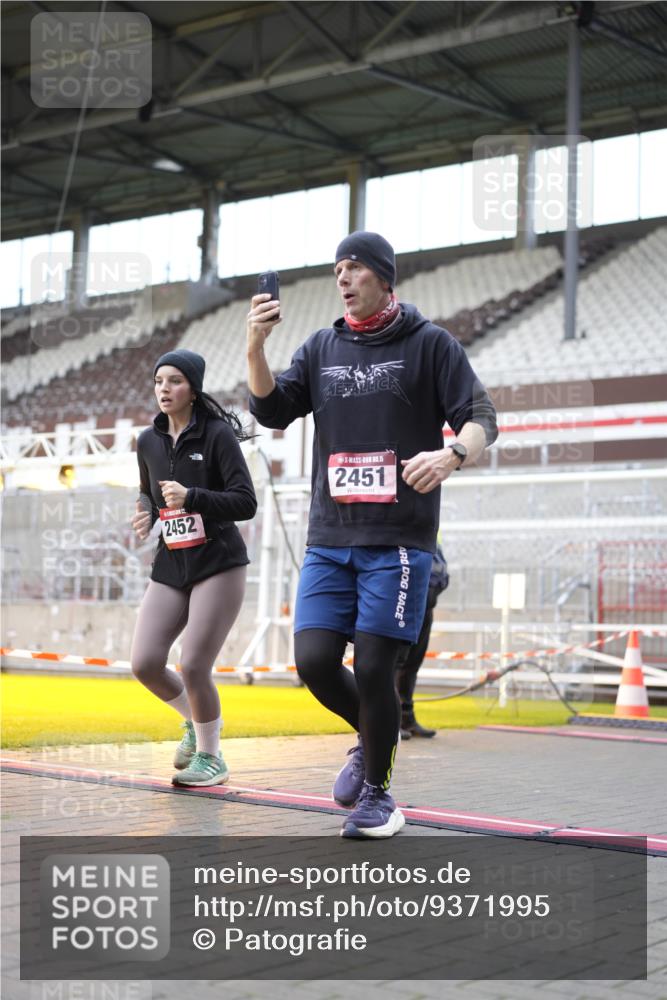 07.12.2025 - St. Pauli X-Mass-Run No. 15 Patografie http://msf.ph/oto/9371995 07.12.2025 11:47:45 Ziel 245, 1032, 1534, 1539, 1540, 1622, 1951, 2381, 2384, 2451, 2452, 2475, 2516, 3225, 3227, 3313, 4425, 4427 meine-sportfotos.de