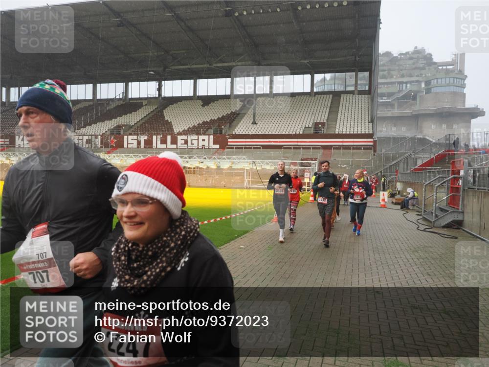 07.12.2025 - St. Pauli X-Mass-Run No. 15 Fabian Wolf http://msf.ph/oto/9372023 07.12.2025 10:08:48 Ziel 390, 707, 786, 789, 947, 1002, 1031, 1176, 2247, 2248, 2521, 3212, 3332, 3335, 3484, 3495, 3671, 3759, 3904, 3907, 4205, 4232, 4234, 4451 meine-sportfotos.de