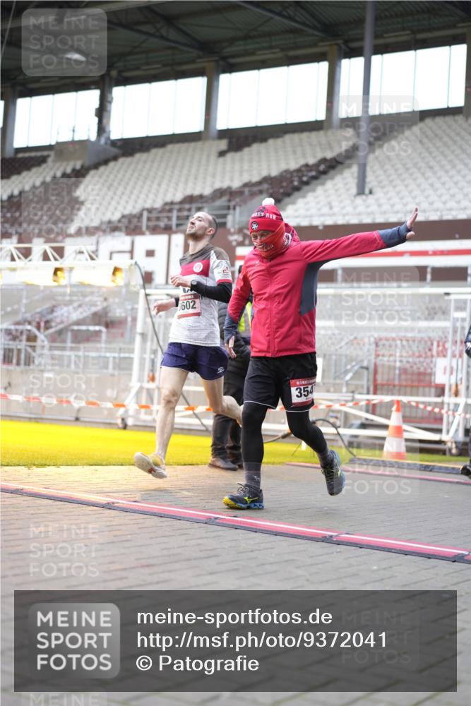 07.12.2025 - St. Pauli X-Mass-Run No. 15 Patografie http://msf.ph/oto/9372041 07.12.2025 11:48:00 Ziel 207, 724, 796, 1471, 1474, 1597, 2381, 2384, 2516, 2842, 3312, 3313, 3542, 3545, 3547, 3602, 4425, 4427 meine-sportfotos.de