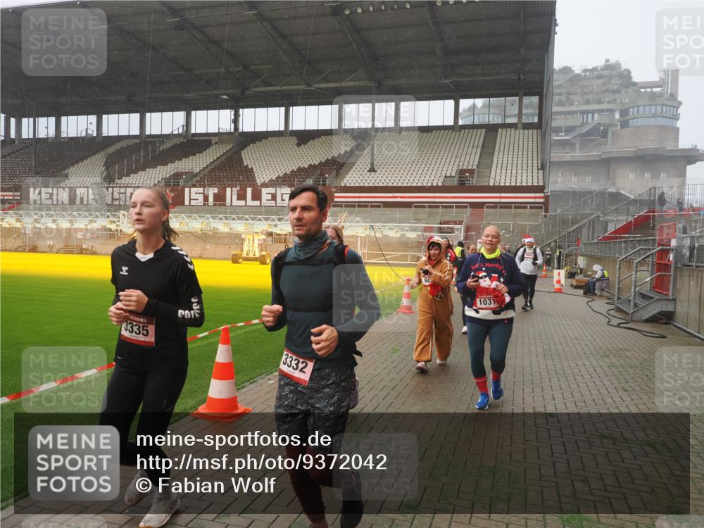 07.12.2025 - St. Pauli X-Mass-Run No. 15 Fabian Wolf http://msf.ph/oto/9372042 07.12.2025 10:08:51 Ziel 19, 390, 707, 786, 789, 947, 1002, 1031, 1176, 2521, 3212, 3332, 3335, 3484, 3671, 3904, 3907, 4232, 4234, 4451 meine-sportfotos.de