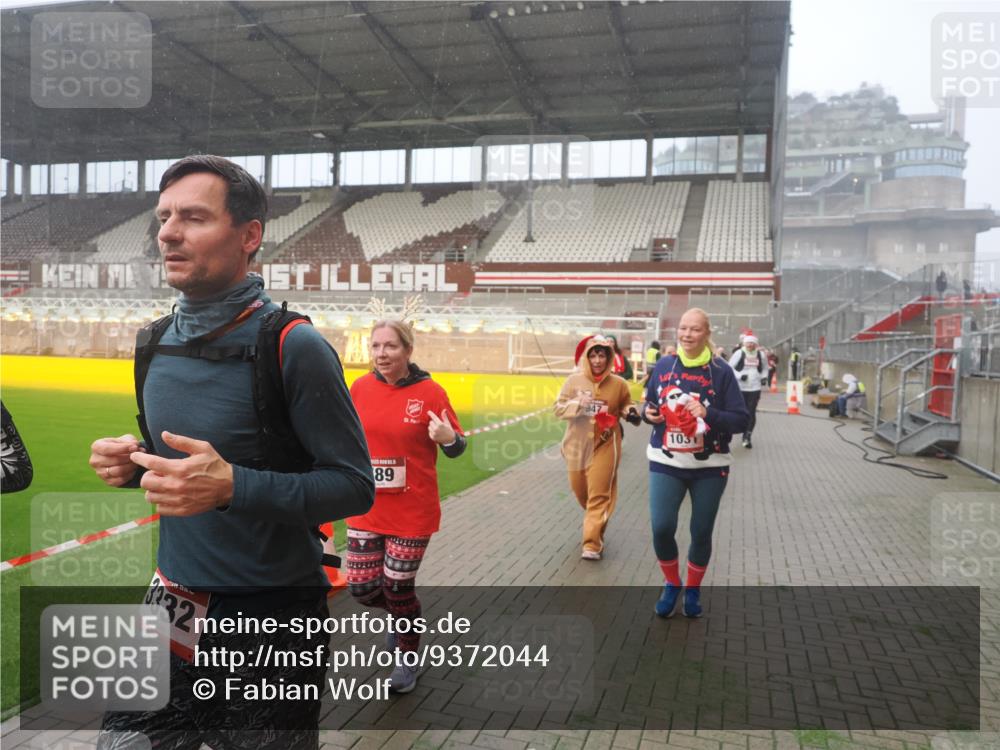 07.12.2025 - St. Pauli X-Mass-Run No. 15 Fabian Wolf http://msf.ph/oto/9372044 07.12.2025 10:08:51 Ziel 19, 390, 707, 786, 789, 947, 1002, 1031, 1176, 2521, 3212, 3332, 3335, 3484, 3671, 3904, 3907, 4232, 4234, 4451 meine-sportfotos.de