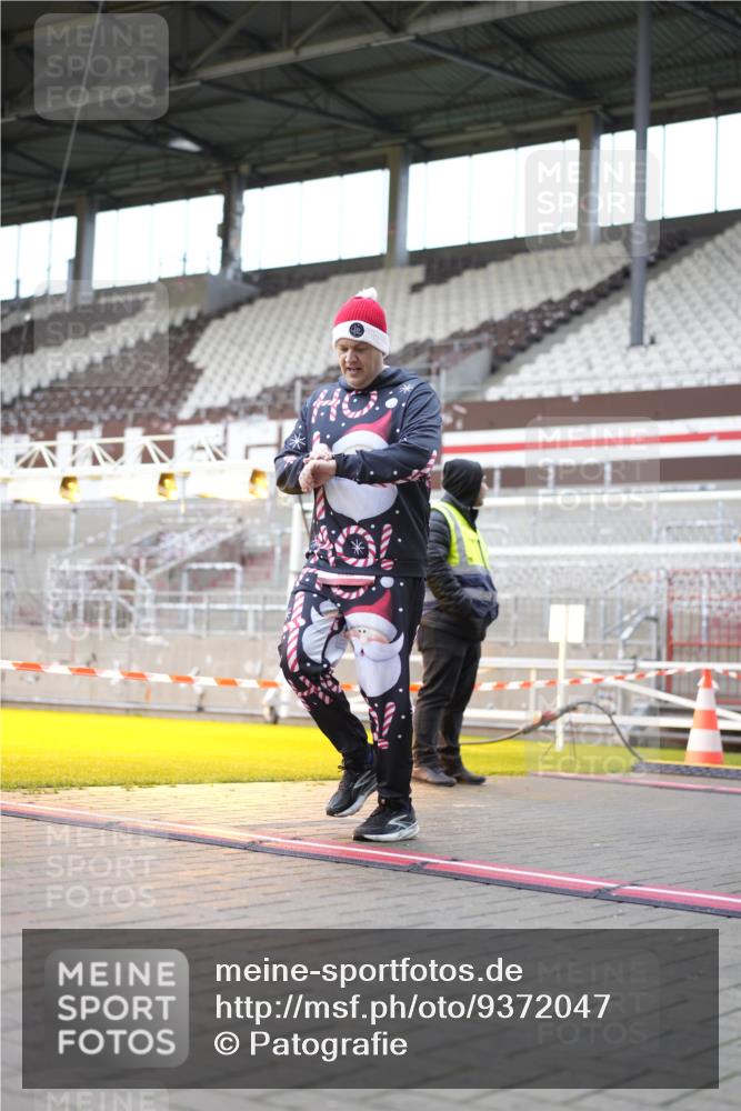 07.12.2025 - St. Pauli X-Mass-Run No. 15 Patografie http://msf.ph/oto/9372047 07.12.2025 11:48:02 Ziel 207, 724, 796, 1471, 1474, 1597, 2381, 2384, 2516, 2842, 3312, 3313, 3542, 3545, 3547, 3602, 4425, 4427 meine-sportfotos.de