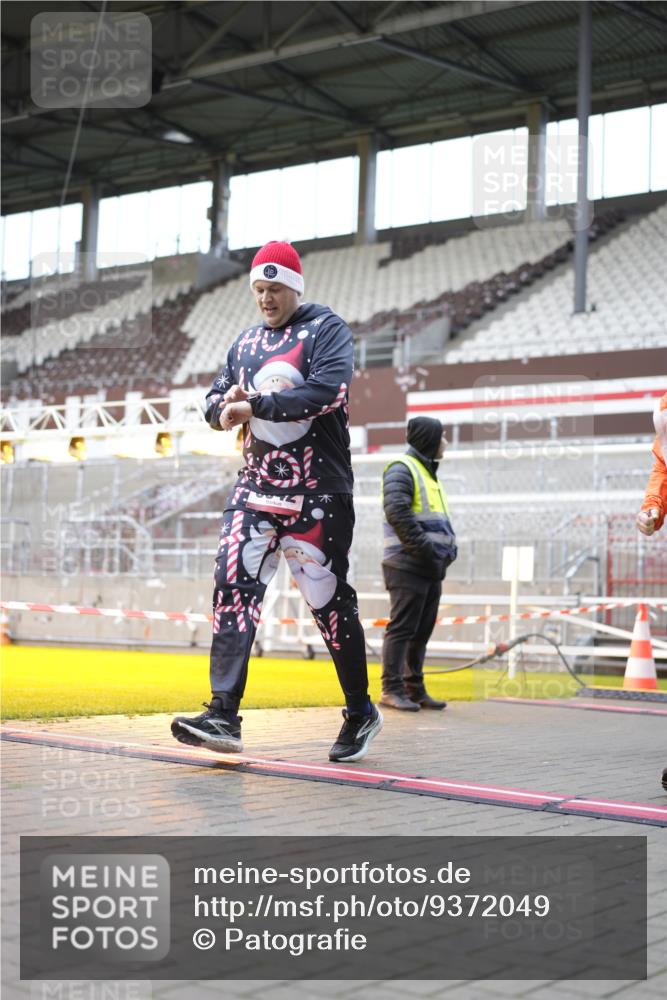 07.12.2025 - St. Pauli X-Mass-Run No. 15 Patografie http://msf.ph/oto/9372049 07.12.2025 11:48:02 Ziel 207, 724, 796, 1471, 1474, 1597, 2381, 2384, 2516, 2842, 3312, 3313, 3542, 3545, 3547, 3602, 4425, 4427 meine-sportfotos.de