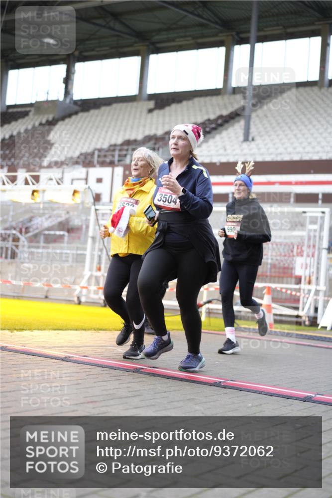 07.12.2025 - St. Pauli X-Mass-Run No. 15 Patografie http://msf.ph/oto/9372062 07.12.2025 11:48:11 Ziel 207, 990, 3504, 3528, 3542, 3545, 3547, 3602, 3635, 3638, 3657 meine-sportfotos.de