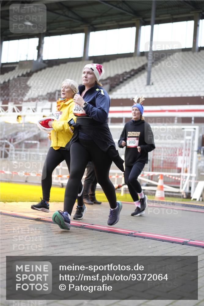 07.12.2025 - St. Pauli X-Mass-Run No. 15 Patografie http://msf.ph/oto/9372064 07.12.2025 11:48:12 Ziel 207, 990, 3504, 3528, 3542, 3545, 3547, 3602, 3635, 3638, 3657 meine-sportfotos.de