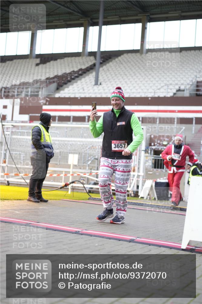 07.12.2025 - St. Pauli X-Mass-Run No. 15 Patografie http://msf.ph/oto/9372070 07.12.2025 11:48:14 Ziel 207, 990, 3504, 3528, 3542, 3545, 3547, 3602, 3635, 3638, 3657 meine-sportfotos.de