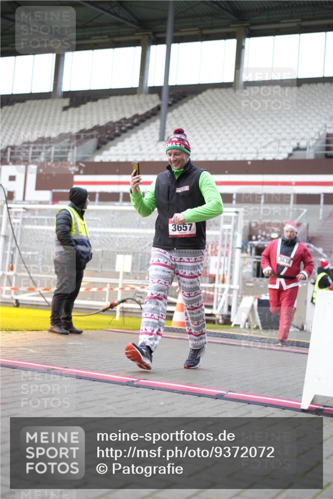 07.12.2025 - St. Pauli X-Mass-Run No. 15 Patografie http://msf.ph/oto/9372072 07.12.2025 11:48:14 Ziel 207, 990, 3504, 3528, 3542, 3545, 3547, 3602, 3635, 3638, 3657 meine-sportfotos.de