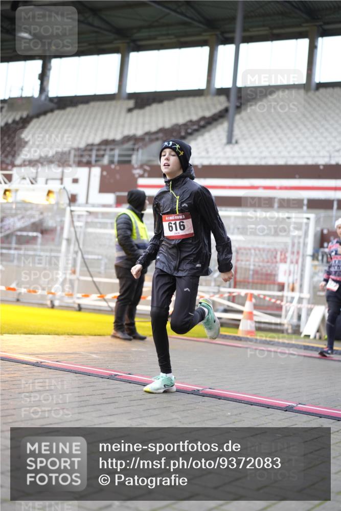 07.12.2025 - St. Pauli X-Mass-Run No. 15 Patografie http://msf.ph/oto/9372083 07.12.2025 11:48:23 Ziel 616, 732, 990, 1926, 1927, 2432, 3504, 3528, 3635, 3638, 3646, 3657, 4423, 4424, 4426, 4477, 4480 meine-sportfotos.de