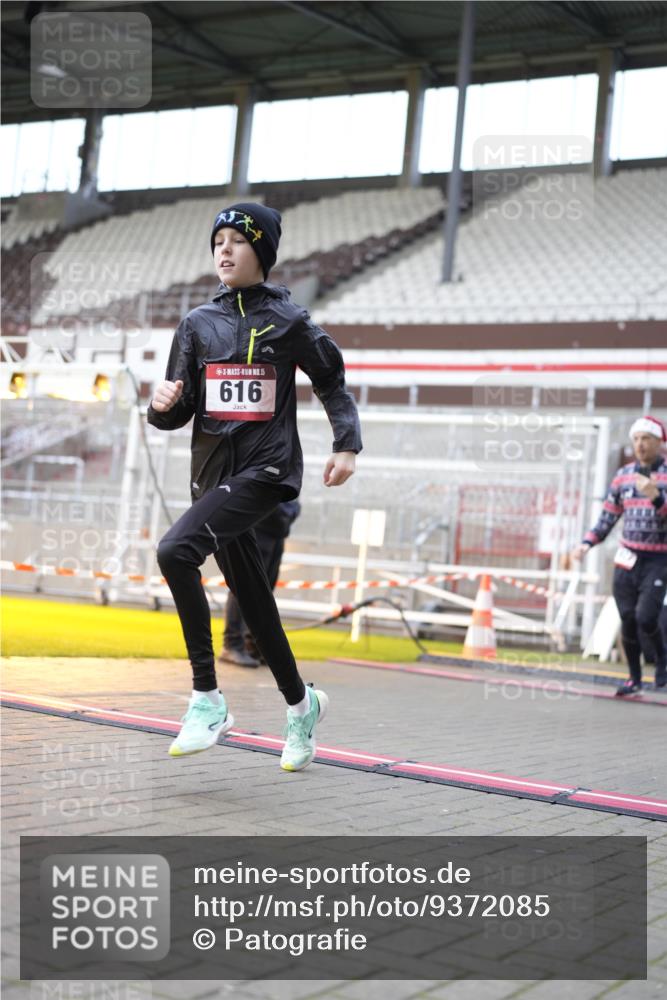 07.12.2025 - St. Pauli X-Mass-Run No. 15 Patografie http://msf.ph/oto/9372085 07.12.2025 11:48:23 Ziel 616, 732, 990, 1926, 1927, 2432, 3504, 3528, 3635, 3638, 3646, 3657, 4423, 4424, 4426, 4477, 4480 meine-sportfotos.de