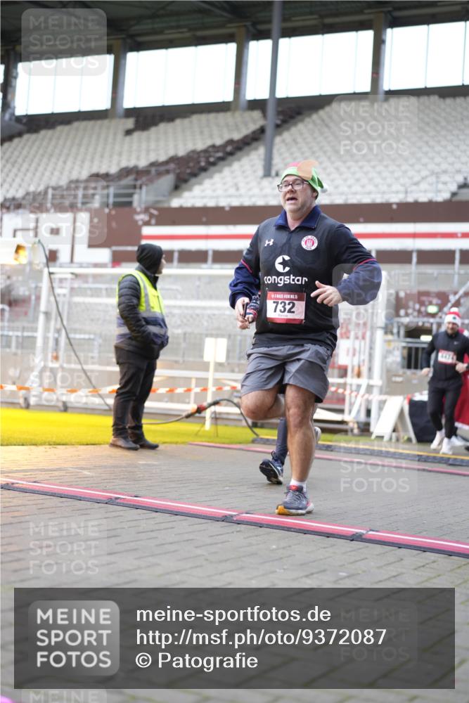 07.12.2025 - St. Pauli X-Mass-Run No. 15 Patografie http://msf.ph/oto/9372087 07.12.2025 11:48:24 Ziel 616, 732, 990, 1911, 1926, 1927, 2432, 3504, 3528, 3635, 3638, 3646, 3657, 4134, 4423, 4424, 4426, 4477, 4480 meine-sportfotos.de