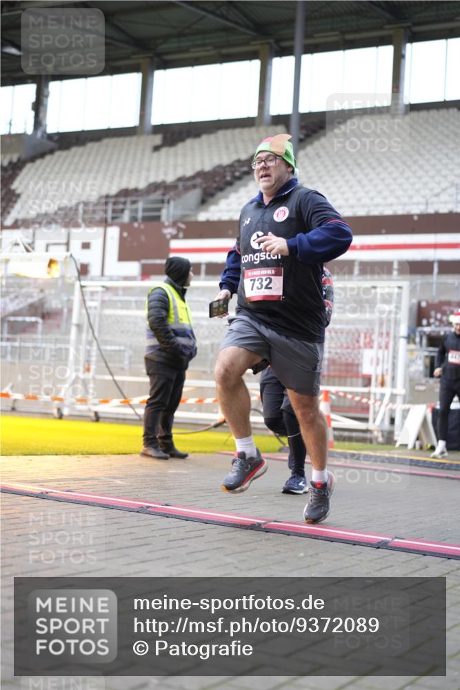 07.12.2025 - St. Pauli X-Mass-Run No. 15 Patografie http://msf.ph/oto/9372089 07.12.2025 11:48:24 Ziel 616, 732, 990, 1911, 1926, 1927, 2432, 3504, 3528, 3635, 3638, 3646, 3657, 4134, 4423, 4424, 4426, 4477, 4480 meine-sportfotos.de