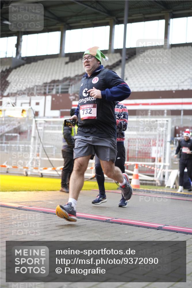 07.12.2025 - St. Pauli X-Mass-Run No. 15 Patografie http://msf.ph/oto/9372090 07.12.2025 11:48:24 Ziel 616, 732, 990, 1911, 1926, 1927, 2432, 3504, 3528, 3635, 3638, 3646, 3657, 4134, 4423, 4424, 4426, 4477, 4480 meine-sportfotos.de