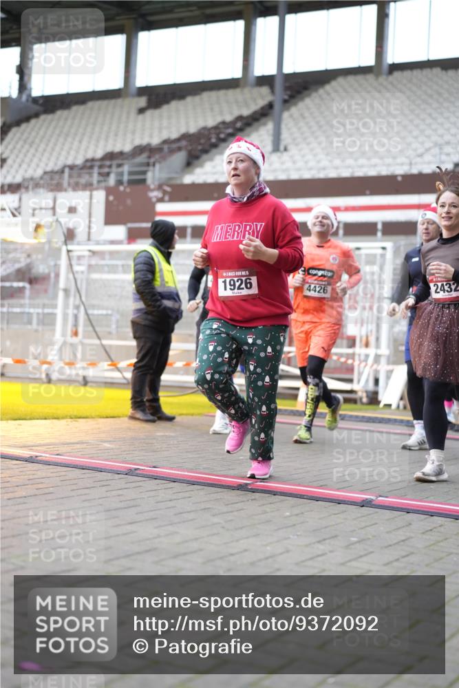 07.12.2025 - St. Pauli X-Mass-Run No. 15 Patografie http://msf.ph/oto/9372092 07.12.2025 11:48:26 Ziel 616, 732, 990, 1891, 1911, 1926, 1927, 2432, 3504, 3528, 3635, 3638, 3646, 3657, 4134, 4423, 4424, 4426, 4477, 4480 meine-sportfotos.de