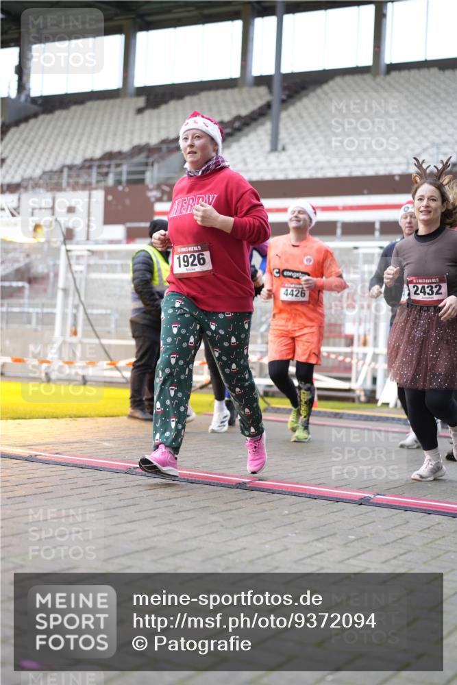 07.12.2025 - St. Pauli X-Mass-Run No. 15 Patografie http://msf.ph/oto/9372094 07.12.2025 11:48:26 Ziel 616, 732, 990, 1891, 1911, 1926, 1927, 2432, 3504, 3528, 3635, 3638, 3646, 3657, 4134, 4423, 4424, 4426, 4477, 4480 meine-sportfotos.de