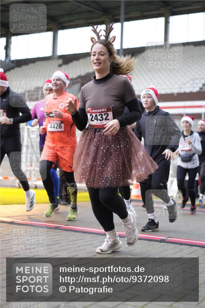 07.12.2025 - St. Pauli X-Mass-Run No. 15 Patografie http://msf.ph/oto/9372098 07.12.2025 11:48:27 Ziel 616, 732, 990, 1891, 1911, 1926, 1927, 2432, 3023, 3388, 3635, 3638, 3646, 3657, 4134, 4423, 4424, 4426, 4477, 4480 meine-sportfotos.de