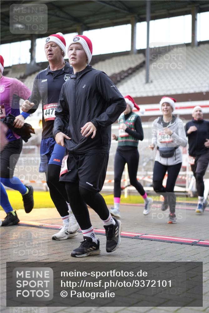 07.12.2025 - St. Pauli X-Mass-Run No. 15 Patografie http://msf.ph/oto/9372101 07.12.2025 11:48:28 Ziel 616, 732, 1891, 1911, 1926, 1927, 2432, 3023, 3388, 3635, 3638, 3646, 3657, 4134, 4423, 4424, 4426, 4477, 4480 meine-sportfotos.de