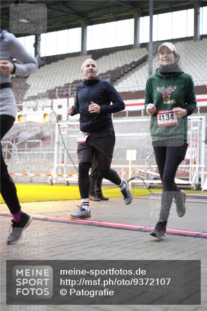 07.12.2025 - St. Pauli X-Mass-Run No. 15 Patografie http://msf.ph/oto/9372107 07.12.2025 11:48:29 Ziel 616, 732, 1891, 1911, 1926, 1927, 2008, 2432, 3023, 3388, 3635, 3638, 3646, 3657, 4134, 4423, 4424, 4426, 4477, 4480 meine-sportfotos.de