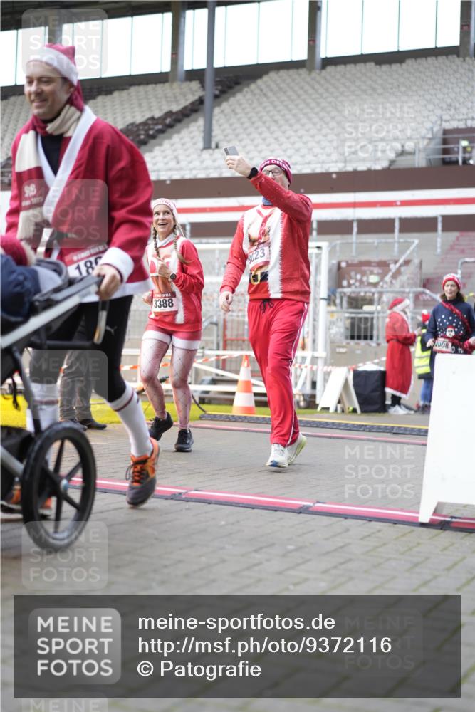 07.12.2025 - St. Pauli X-Mass-Run No. 15 Patografie http://msf.ph/oto/9372116 07.12.2025 11:48:32 Ziel 616, 732, 1891, 1911, 1926, 1927, 2008, 2075, 2148, 2432, 3023, 3388, 3646, 3926, 4134, 4423, 4424, 4426, 4477, 4480 meine-sportfotos.de