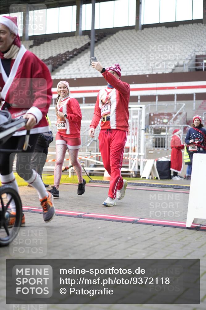 07.12.2025 - St. Pauli X-Mass-Run No. 15 Patografie http://msf.ph/oto/9372118 07.12.2025 11:48:32 Ziel 616, 732, 1891, 1911, 1926, 1927, 2008, 2075, 2148, 2432, 3023, 3388, 3646, 3926, 4134, 4423, 4424, 4426, 4477, 4480 meine-sportfotos.de