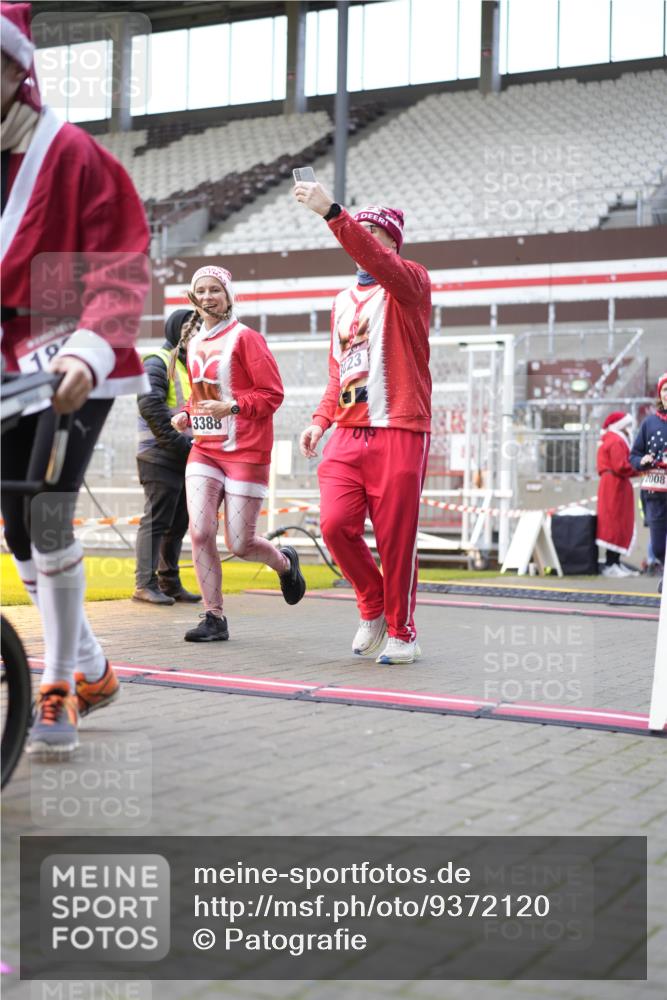 07.12.2025 - St. Pauli X-Mass-Run No. 15 Patografie http://msf.ph/oto/9372120 07.12.2025 11:48:32 Ziel 616, 732, 1891, 1911, 1926, 1927, 2008, 2075, 2148, 2432, 3023, 3388, 3646, 3926, 4134, 4423, 4424, 4426, 4477, 4480 meine-sportfotos.de
