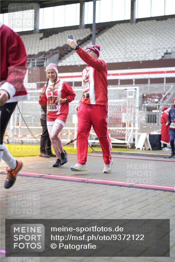 07.12.2025 - St. Pauli X-Mass-Run No. 15 Patografie http://msf.ph/oto/9372122 07.12.2025 11:48:32 Ziel 616, 732, 1891, 1911, 1926, 1927, 2008, 2075, 2148, 2432, 3023, 3388, 3646, 3926, 4134, 4423, 4424, 4426, 4477, 4480 meine-sportfotos.de