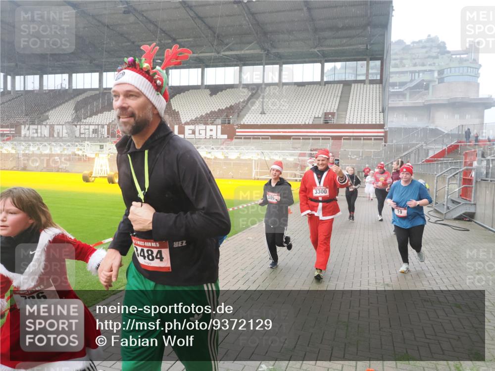 07.12.2025 - St. Pauli X-Mass-Run No. 15 Fabian Wolf http://msf.ph/oto/9372129 07.12.2025 10:09:00 Ziel 19, 390, 786, 789, 947, 1002, 1176, 1461, 1465, 1570, 1575, 1576, 2126, 2521, 3300, 3332, 3335, 3484, 3891, 3904, 3907, 4066, 4067, 4068 meine-sportfotos.de
