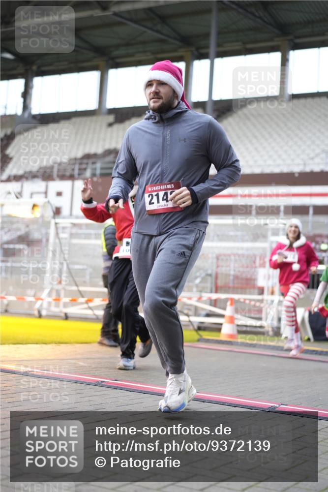 07.12.2025 - St. Pauli X-Mass-Run No. 15 Patografie http://msf.ph/oto/9372139 07.12.2025 11:48:38 Ziel 616, 732, 1613, 1891, 1911, 1926, 1927, 1966, 1967, 2008, 2075, 2148, 2432, 2717, 2718, 3023, 3388, 3646, 3926, 4134, 4423, 4424, 4426, 4477, 4480 meine-sportfotos.de