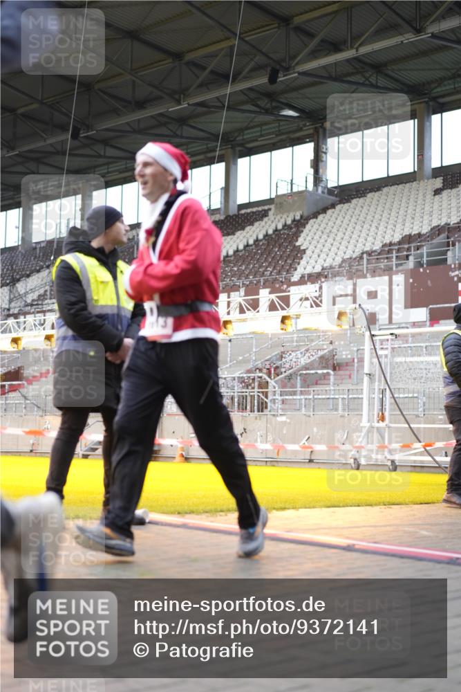 07.12.2025 - St. Pauli X-Mass-Run No. 15 Patografie http://msf.ph/oto/9372141 07.12.2025 11:48:39 Ziel 732, 1613, 1891, 1911, 1926, 1927, 1966, 1967, 2008, 2075, 2148, 2432, 2717, 2718, 3023, 3388, 3646, 3926, 4134, 4423, 4424, 4426, 4477, 4480 meine-sportfotos.de