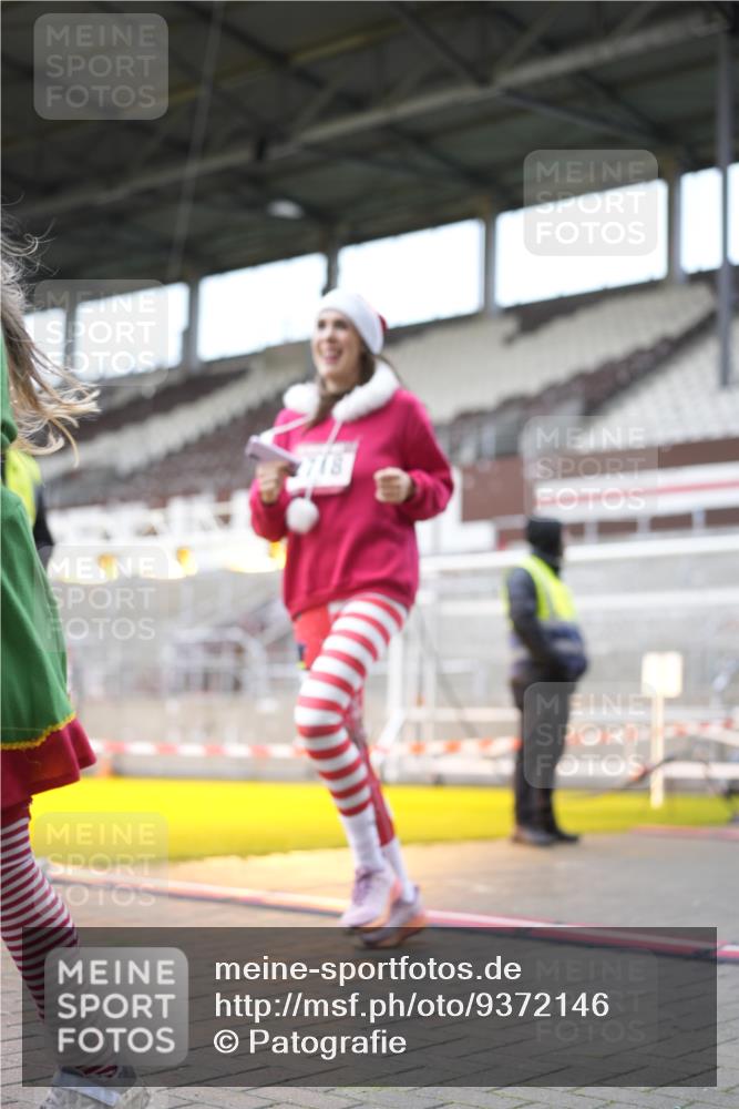 07.12.2025 - St. Pauli X-Mass-Run No. 15 Patografie http://msf.ph/oto/9372146 07.12.2025 11:48:39 Ziel 732, 1613, 1891, 1911, 1926, 1927, 1966, 1967, 2008, 2075, 2148, 2432, 2717, 2718, 3023, 3388, 3646, 3926, 4134, 4423, 4424, 4426, 4477, 4480 meine-sportfotos.de