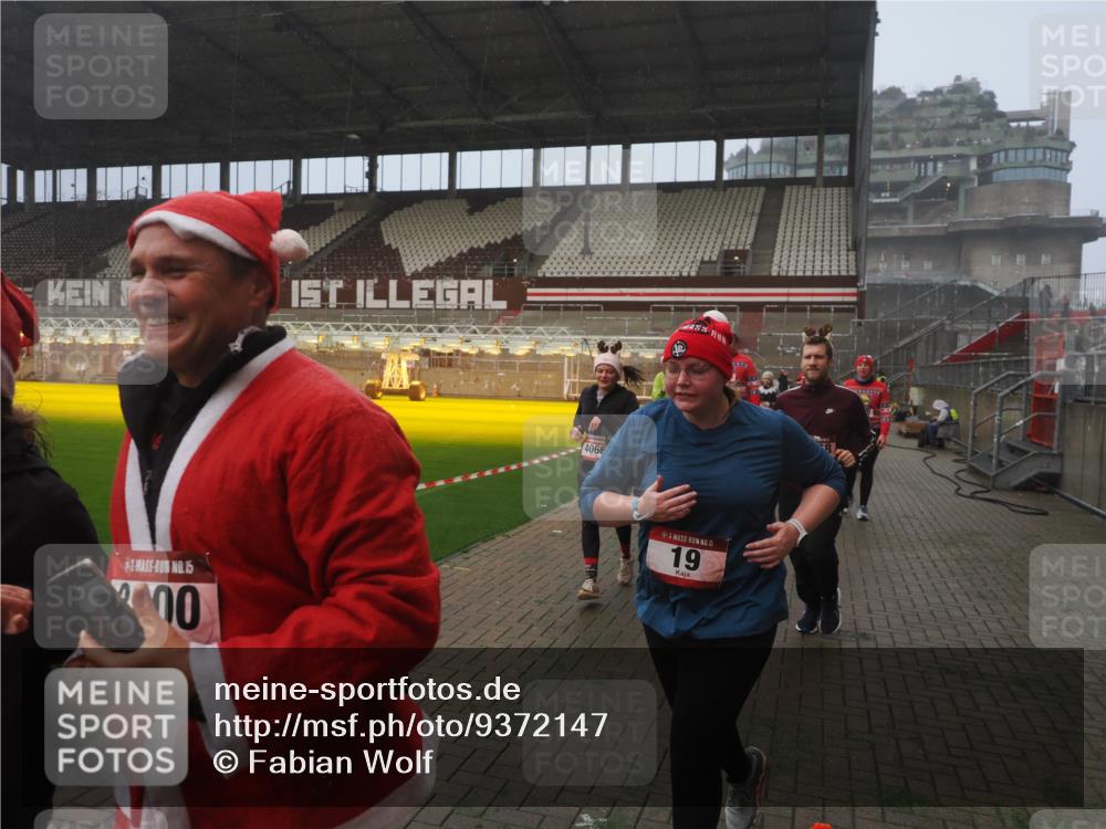 07.12.2025 - St. Pauli X-Mass-Run No. 15 Fabian Wolf http://msf.ph/oto/9372147 07.12.2025 10:09:02 Ziel 19, 390, 786, 1176, 1461, 1465, 1570, 1575, 1576, 2126, 2521, 3300, 3484, 3891, 3904, 3907, 4066, 4067, 4068, 4113 meine-sportfotos.de