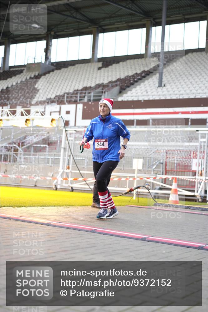 07.12.2025 - St. Pauli X-Mass-Run No. 15 Patografie http://msf.ph/oto/9372152 07.12.2025 11:48:49 Ziel 24, 146, 244, 548, 1613, 1966, 1967, 2008, 2075, 2148, 2717, 2718, 3926 meine-sportfotos.de