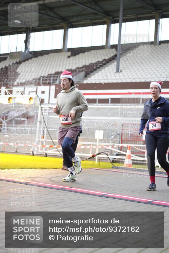 07.12.2025 - St. Pauli X-Mass-Run No. 15 Patografie http://msf.ph/oto/9372162 07.12.2025 11:48:52 Ziel 24, 146, 244, 548, 701, 703, 1613, 1966, 1967, 2148, 2717, 2718 meine-sportfotos.de