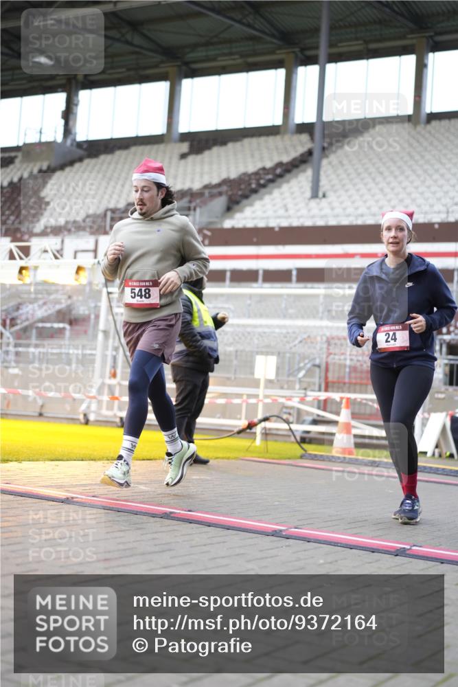 07.12.2025 - St. Pauli X-Mass-Run No. 15 Patografie http://msf.ph/oto/9372164 07.12.2025 11:48:52 Ziel 24, 146, 244, 548, 701, 703, 1613, 1966, 1967, 2148, 2717, 2718 meine-sportfotos.de