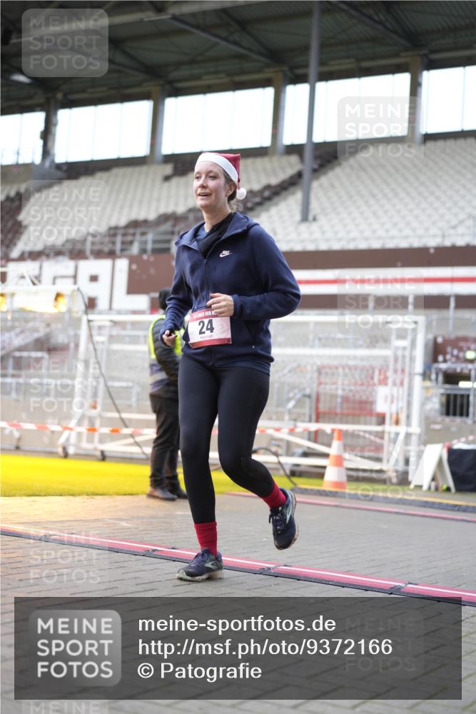 07.12.2025 - St. Pauli X-Mass-Run No. 15 Patografie http://msf.ph/oto/9372166 07.12.2025 11:48:53 Ziel 24, 146, 244, 548, 701, 703, 1613, 1966, 1967, 2717, 2718 meine-sportfotos.de