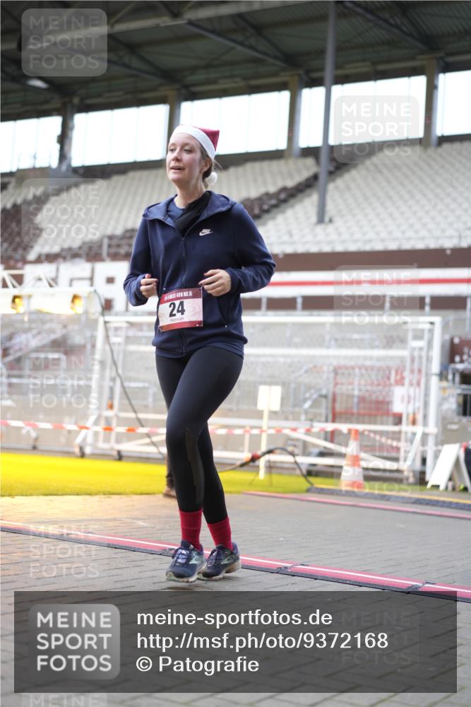 07.12.2025 - St. Pauli X-Mass-Run No. 15 Patografie http://msf.ph/oto/9372168 07.12.2025 11:48:53 Ziel 24, 146, 244, 548, 701, 703, 1613, 1966, 1967, 2717, 2718 meine-sportfotos.de