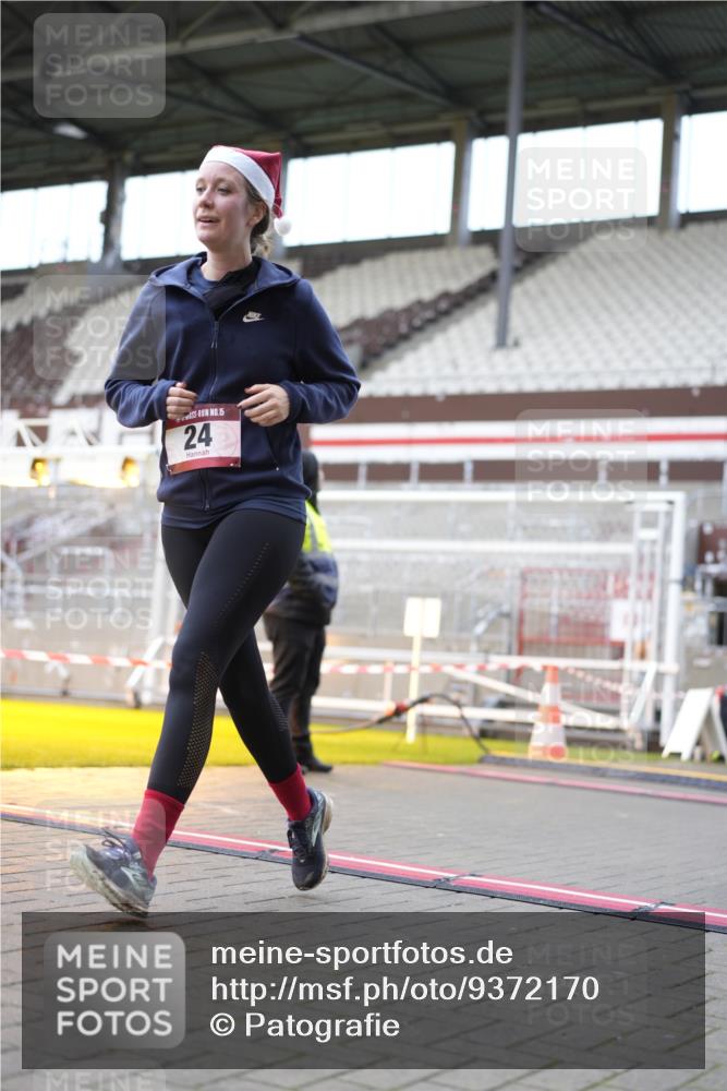 07.12.2025 - St. Pauli X-Mass-Run No. 15 Patografie http://msf.ph/oto/9372170 07.12.2025 11:48:53 Ziel 24, 146, 244, 548, 701, 703, 1613, 1966, 1967, 2717, 2718 meine-sportfotos.de