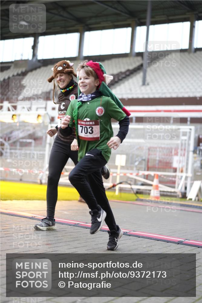 07.12.2025 - St. Pauli X-Mass-Run No. 15 Patografie http://msf.ph/oto/9372173 07.12.2025 11:48:57 Ziel 24, 146, 244, 548, 701, 703, 1966 meine-sportfotos.de