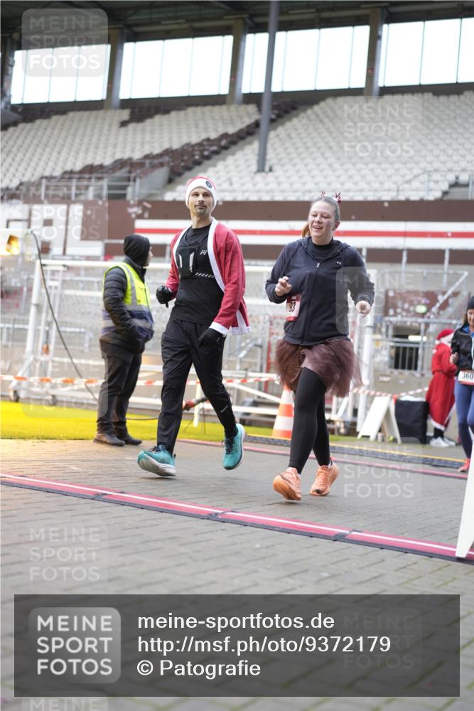 07.12.2025 - St. Pauli X-Mass-Run No. 15 Patografie http://msf.ph/oto/9372179 07.12.2025 11:49:11 Ziel 360, 701, 703, 1992, 1993, 4601 meine-sportfotos.de