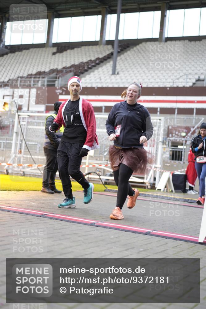 07.12.2025 - St. Pauli X-Mass-Run No. 15 Patografie http://msf.ph/oto/9372181 07.12.2025 11:49:11 Ziel 360, 701, 703, 1992, 1993, 4601 meine-sportfotos.de