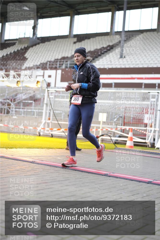 07.12.2025 - St. Pauli X-Mass-Run No. 15 Patografie http://msf.ph/oto/9372183 07.12.2025 11:49:13 Ziel 360, 1992, 1993, 4601 meine-sportfotos.de