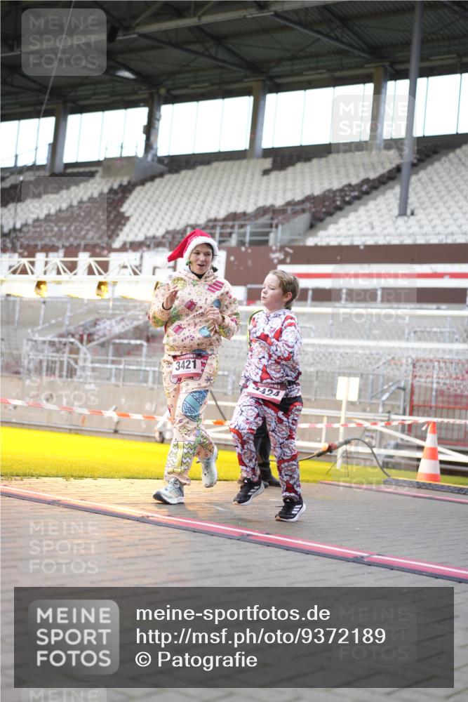 07.12.2025 - St. Pauli X-Mass-Run No. 15 Patografie http://msf.ph/oto/9372189 07.12.2025 11:49:21 Ziel 360, 1992, 1993, 2003, 2344, 2346, 3421, 3424, 4601, 4643, 4646 meine-sportfotos.de