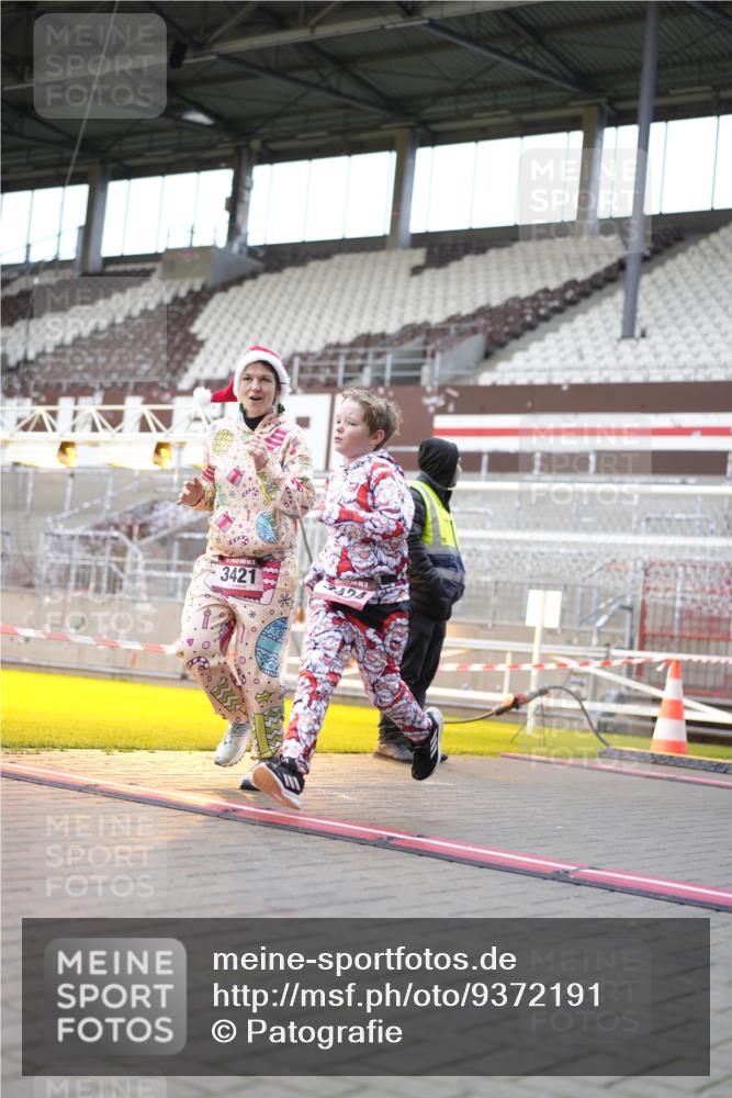 07.12.2025 - St. Pauli X-Mass-Run No. 15 Patografie http://msf.ph/oto/9372191 07.12.2025 11:49:21 Ziel 360, 1992, 1993, 2003, 2344, 2346, 3421, 3424, 4601, 4643, 4646 meine-sportfotos.de