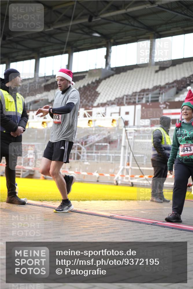 07.12.2025 - St. Pauli X-Mass-Run No. 15 Patografie http://msf.ph/oto/9372195 07.12.2025 11:49:23 Ziel 360, 1992, 1993, 2003, 2344, 2346, 3421, 3424, 3665, 3685, 4601, 4643, 4646 meine-sportfotos.de
