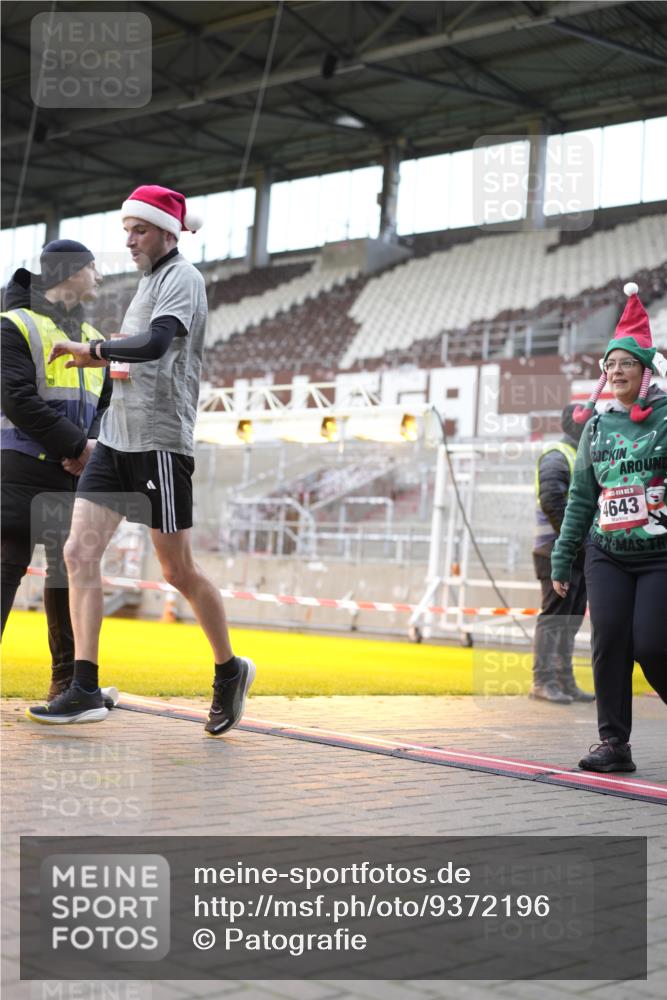07.12.2025 - St. Pauli X-Mass-Run No. 15 Patografie http://msf.ph/oto/9372196 07.12.2025 11:49:23 Ziel 360, 1992, 1993, 2003, 2344, 2346, 3421, 3424, 3665, 3685, 4601, 4643, 4646 meine-sportfotos.de