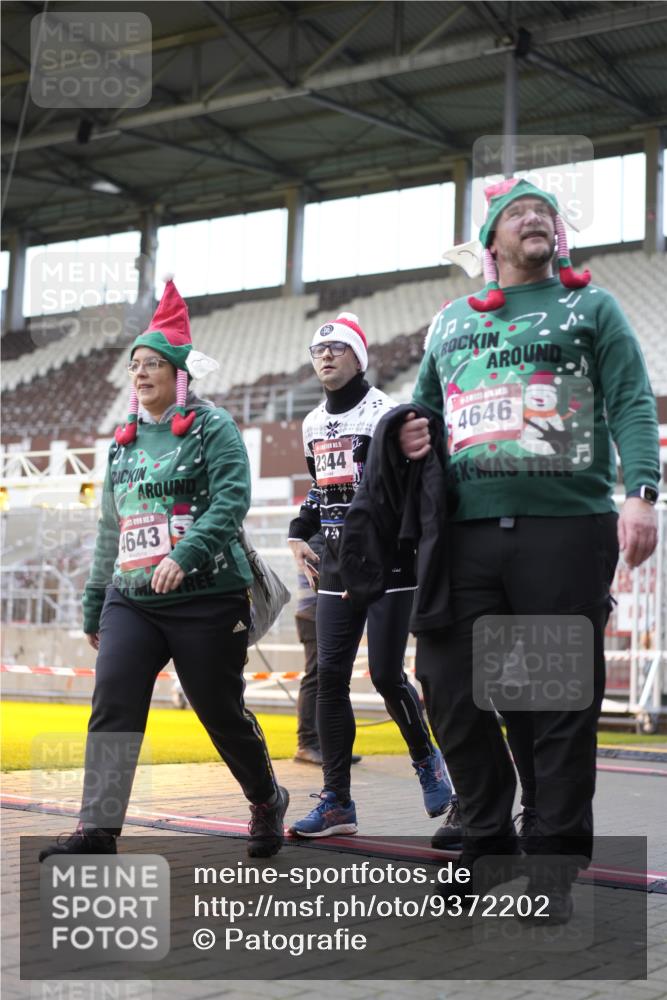 07.12.2025 - St. Pauli X-Mass-Run No. 15 Patografie http://msf.ph/oto/9372202 07.12.2025 11:49:24 Ziel 360, 1992, 1993, 2003, 2344, 2346, 3421, 3424, 3665, 3685, 3914, 3915, 4601, 4643, 4646 meine-sportfotos.de