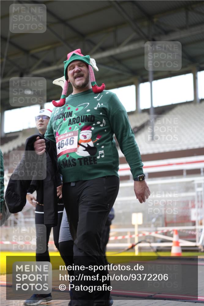 07.12.2025 - St. Pauli X-Mass-Run No. 15 Patografie http://msf.ph/oto/9372206 07.12.2025 11:49:25 Ziel 360, 1992, 1993, 2003, 2344, 2346, 3180, 3183, 3421, 3424, 3665, 3685, 3914, 3915, 4601, 4643, 4646 meine-sportfotos.de